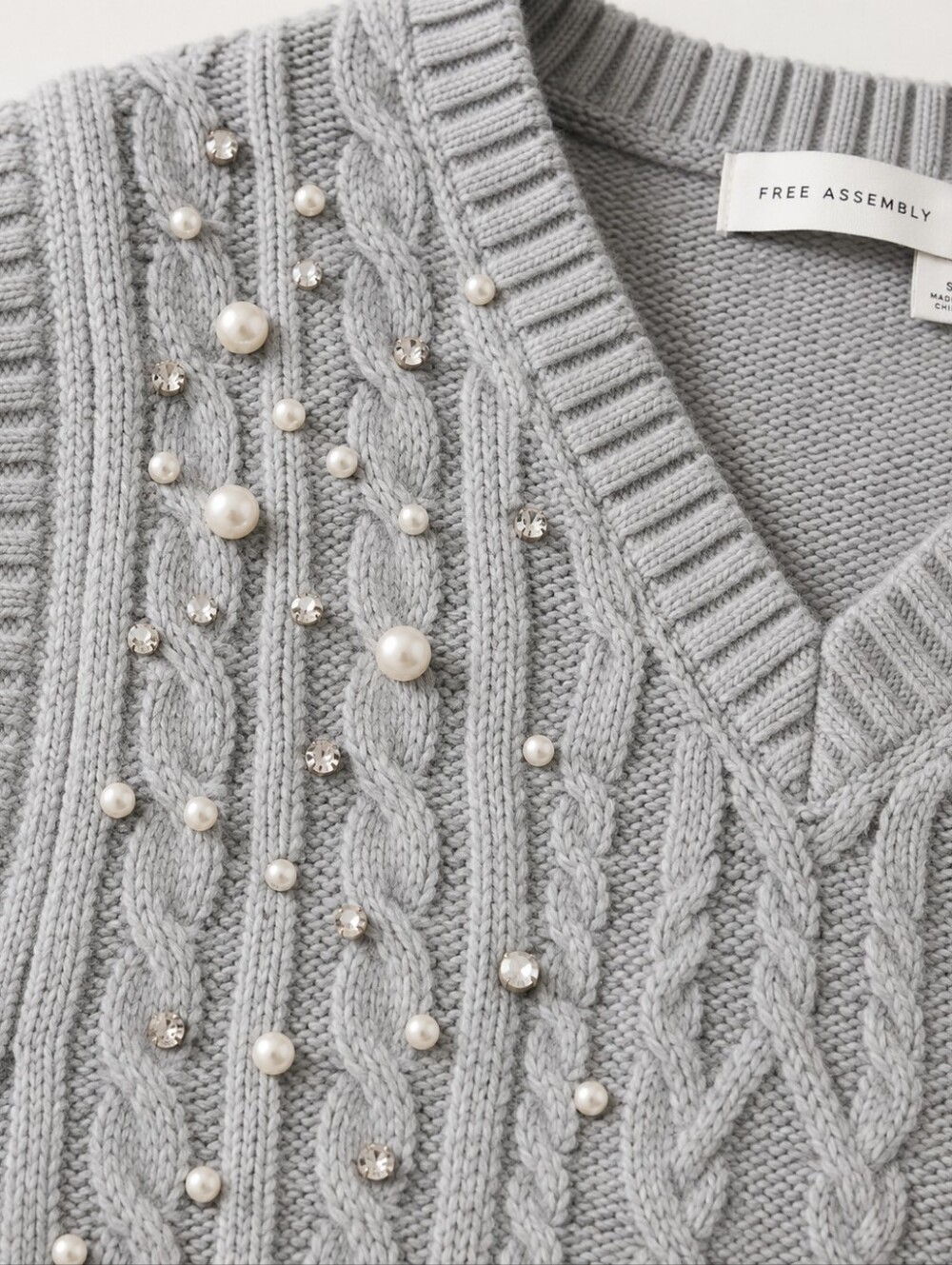 Free Assembly Pearl & Rhinestone Embellished Gray Cable Knit Sweater Vest Small - Picture 4 of 10